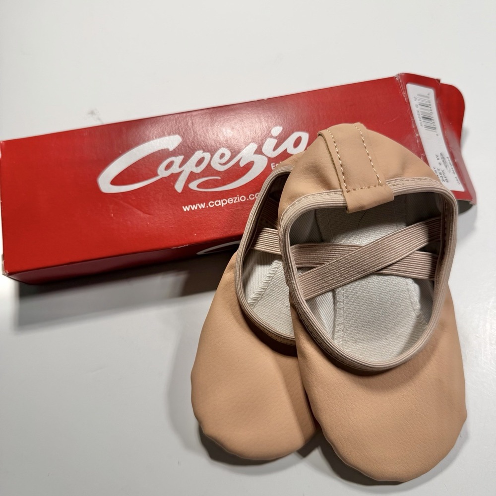 Capezio Girls Ballet Flats 7 Nude Pink Suede Bottom